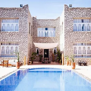 La Maison Des Ailleurs Homestay